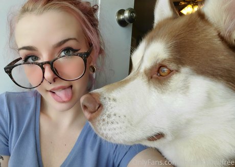 lilydarkofree star nude image