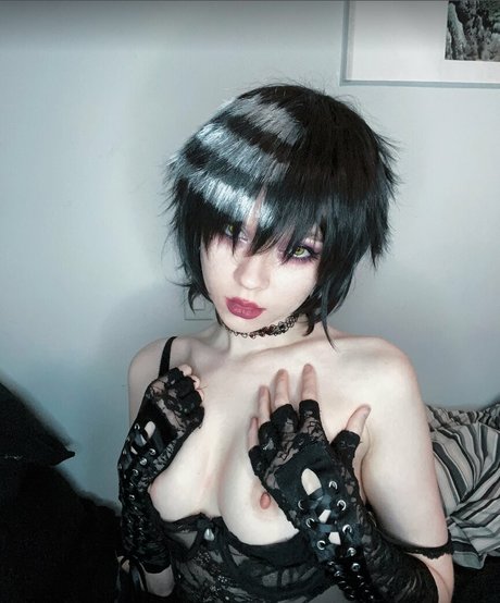 Ramenshelz model sexy photo