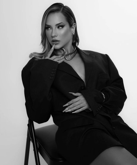 Gabi Martins model adult pictures