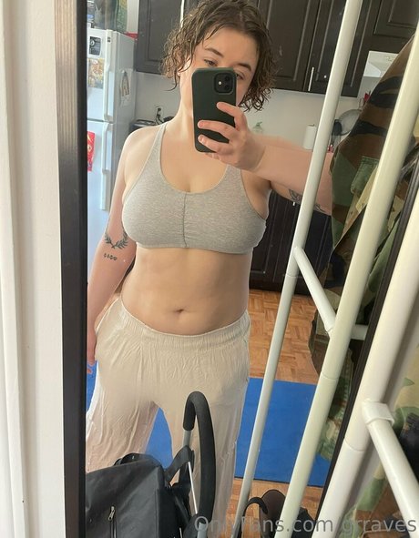 grraves star naked pic