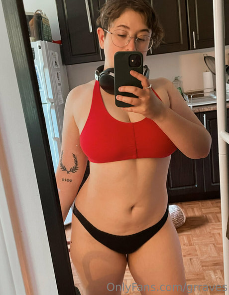 grraves star hot pics