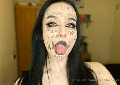 ravenalternative naked model pics