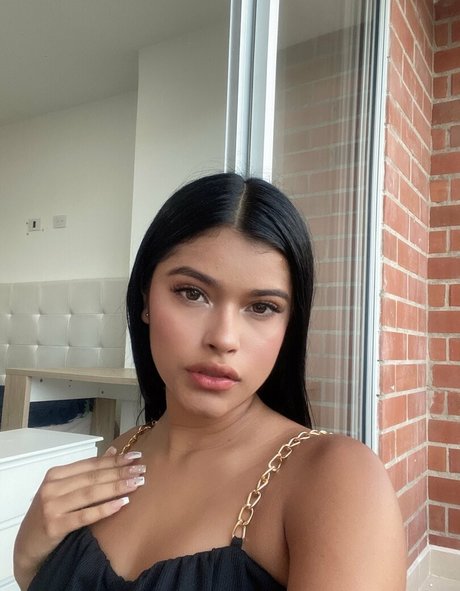 mala morena model hd photo