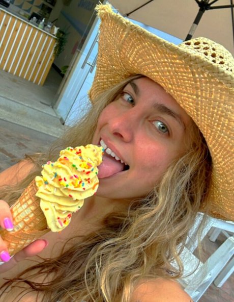 journeywithalora star pornographic images