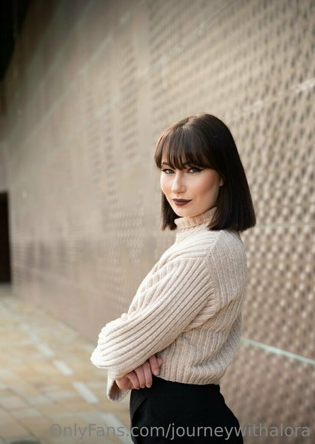 journeywithalora pornographic model picture