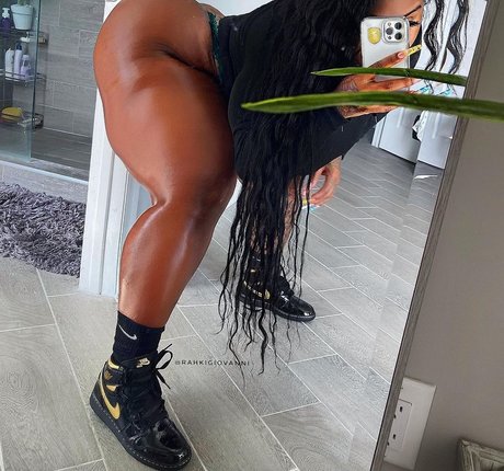 Rahkigiovanni naked model pictures