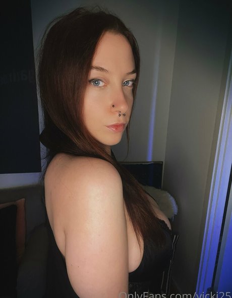 vicki25 model naked galleries