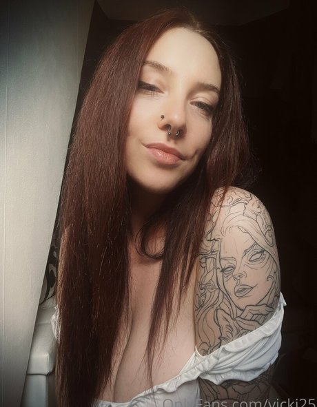 vicki25 perfect model img