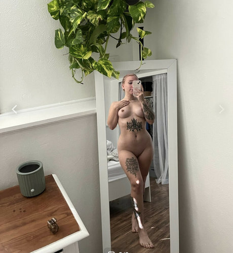 Glizzy McGuire pornstar pretty pictures