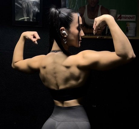 Hale Cabbar model high quality pic