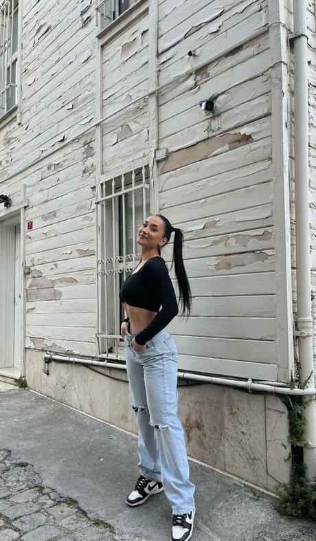 Hale Cabbar model adult img