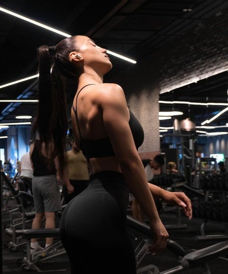 Hale Cabbar art model galleries