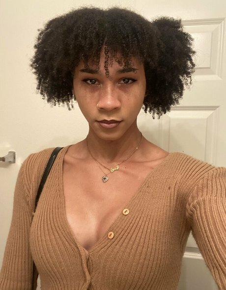 Serena Allure nude pornstar pics