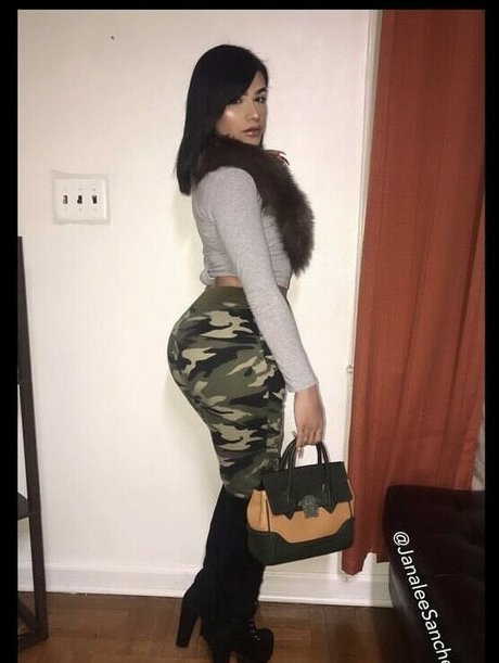 Reina Rodriguez nude model img