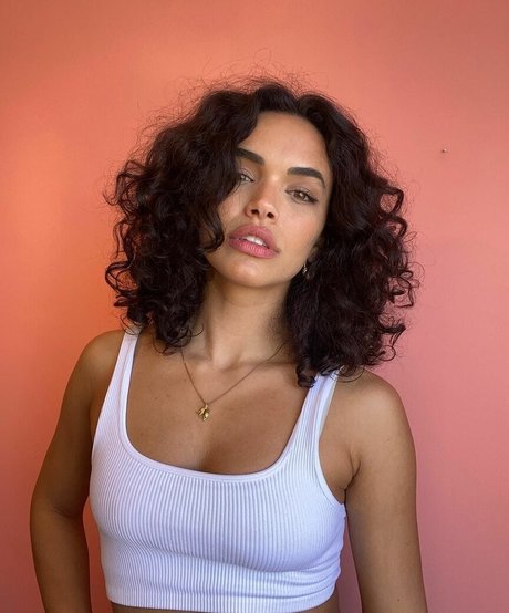 Giovana Cordeiro star best pictures