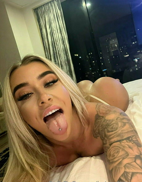 methoxy x high quality model picture