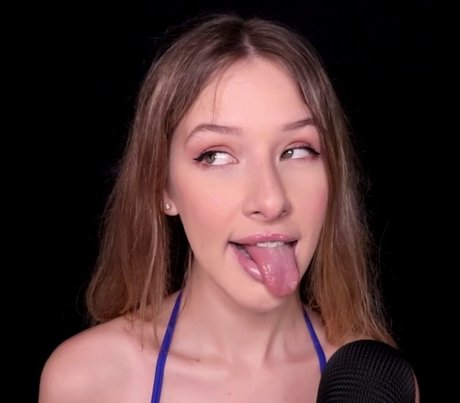 Diddly ASMR hot actress pic