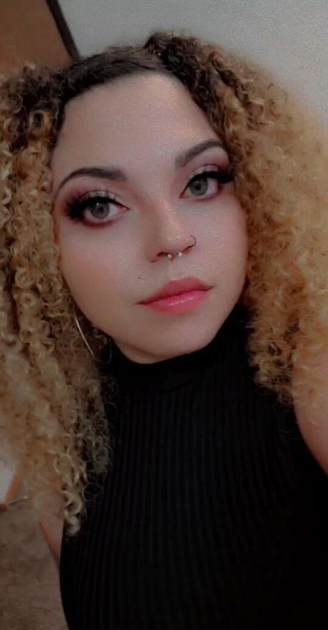 hot lips nice actress photo