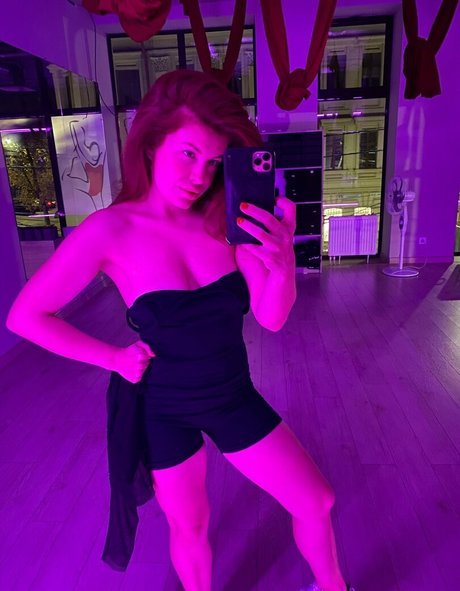 alicee foxx hd model image