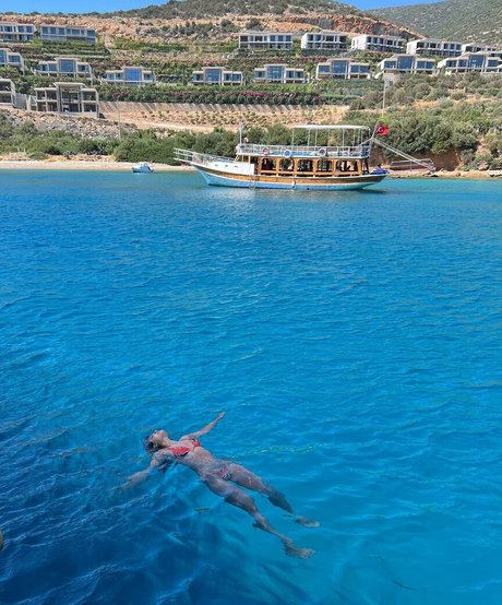 Zeynep Kurubacak model hd image