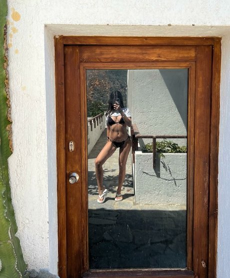 Zeynep Kurubacak model adult photo