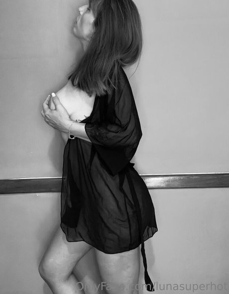 lunasuperhot pretty pornstar gallery