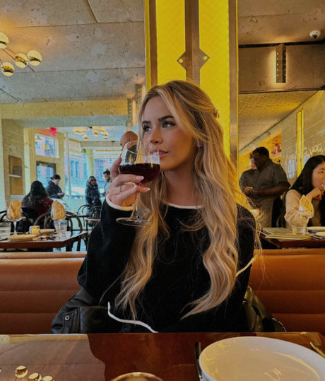 Em1ly El1zabeth star perfect images