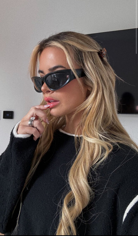 Em1ly El1zabeth model exclusive pictures