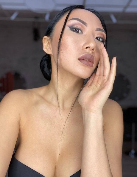 lina xena model nude images