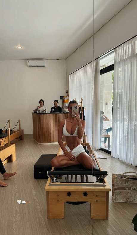 Maddy Cheary nude model pictures