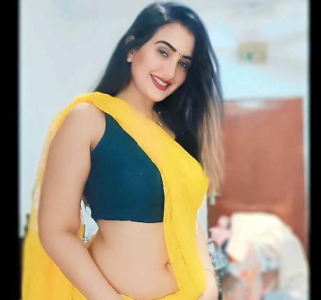 Aniza Hazel model hot images