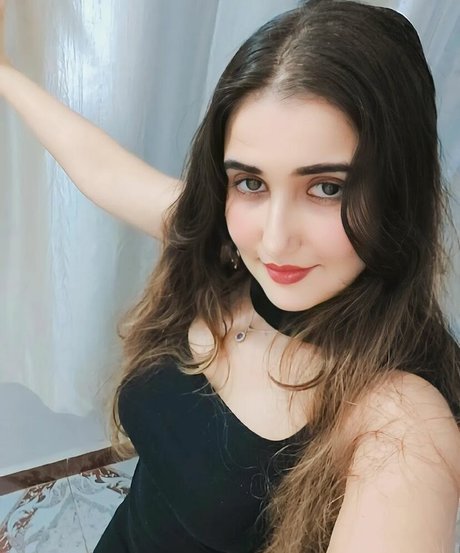 Aniza Hazel star perfect img