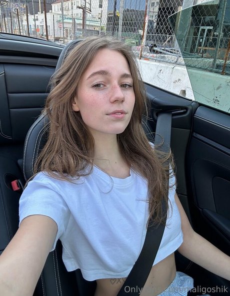 maligoshik model perfect image