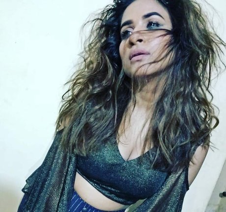 Muskaan Agarwal erotic actress gallery