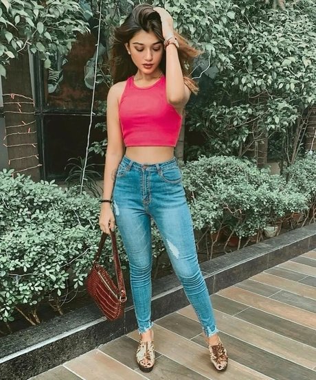 Ridhima Bisht star art photo