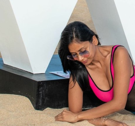 Shivani pretty model archive