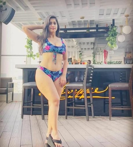 Pratika Sood nice star picture