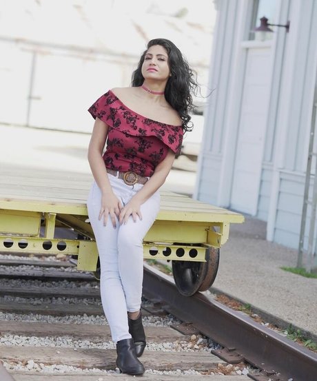 Komal Bhagat star naked pic