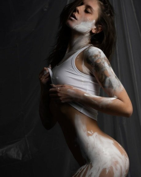 madame clarisse hot model img