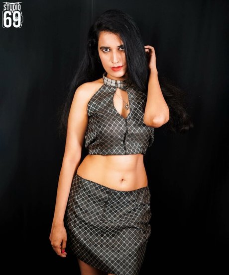 Foxy Queen erotic actress photo