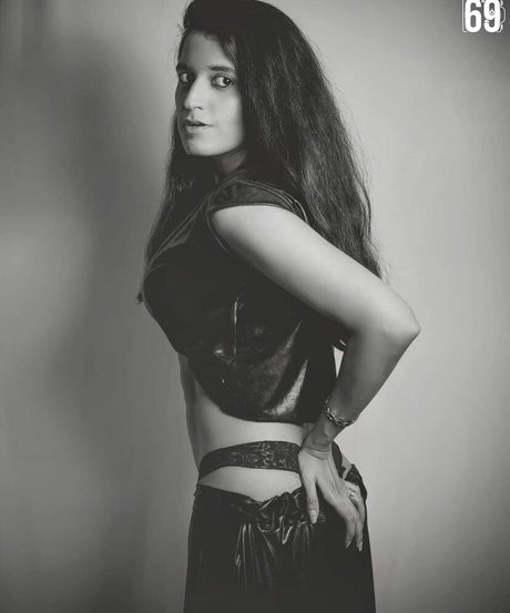 Foxy Queen model nudes img