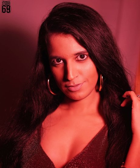 Foxy Queen model porn galleries