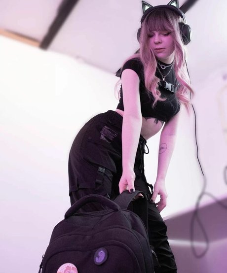 Porcelain Ghoul free star pic