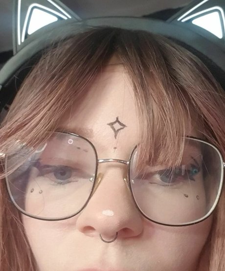 Porcelain Ghoul star hot picture