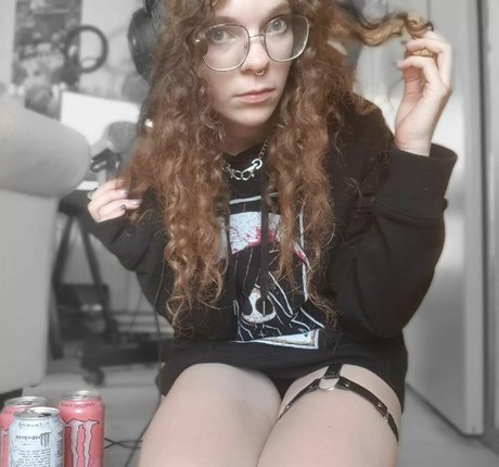 Porcelain Ghoul erotic model picture