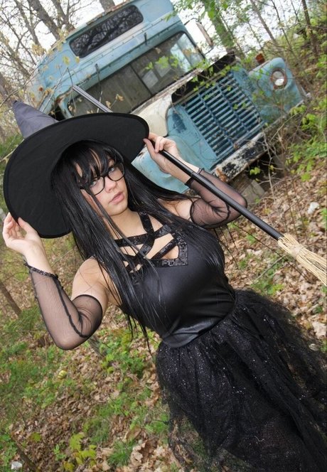 itsrumoonn model adult pics