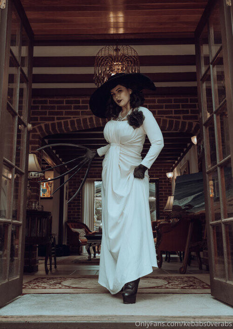 Lady Dimitrescu pornstar adult img