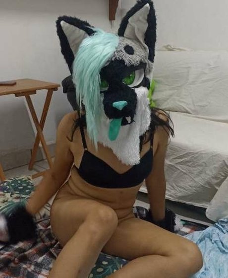 YazuQueen model pornographic pictures