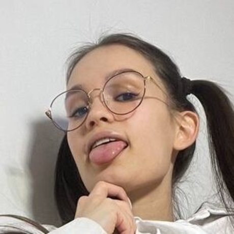 Swee tgirl pretty model img