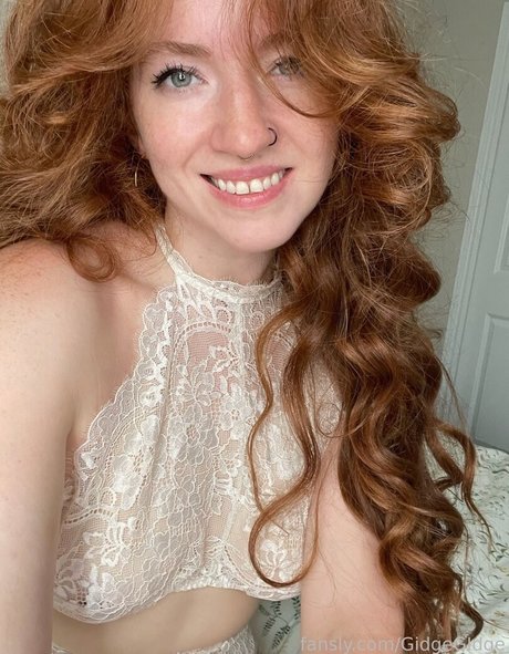 GidgeGIdge nude actress pic